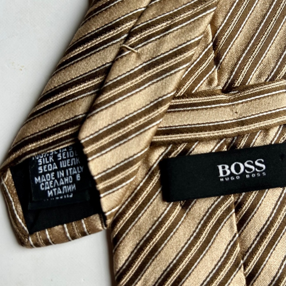 HUGO BOSS golden beige striped   all silk  tie Made in Italy 🇮🇹